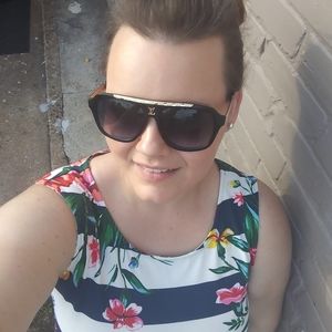 Meet your Posher, Crystal